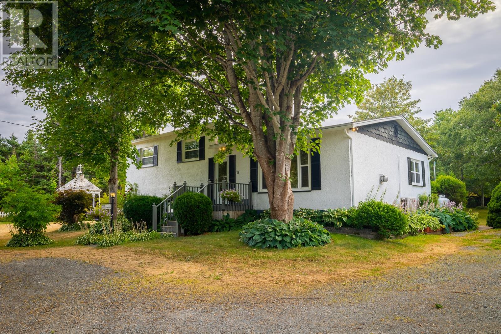 18 Bridge Rd, Torbay, NL A1K 1A1