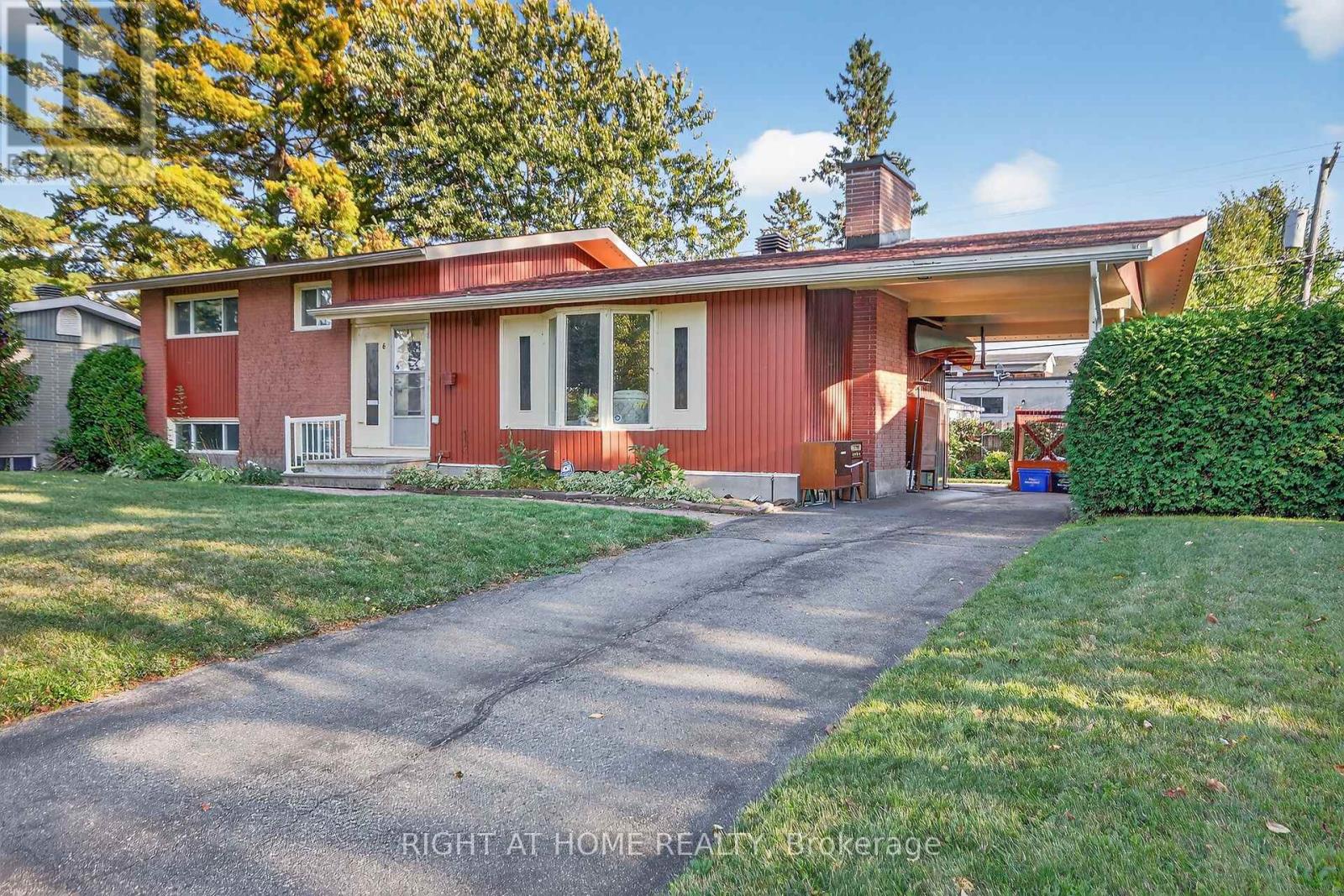 6 Higwood Dr, Ottawa, ON K2E 5K7