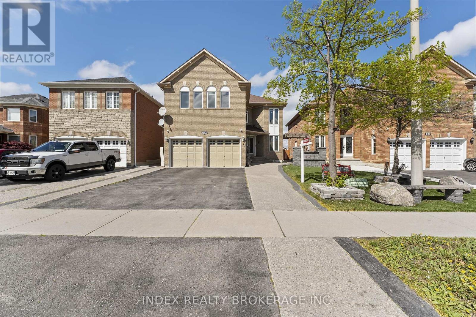 141 Sunny Meadow Blvd, Brampton, ON L6R 2H8