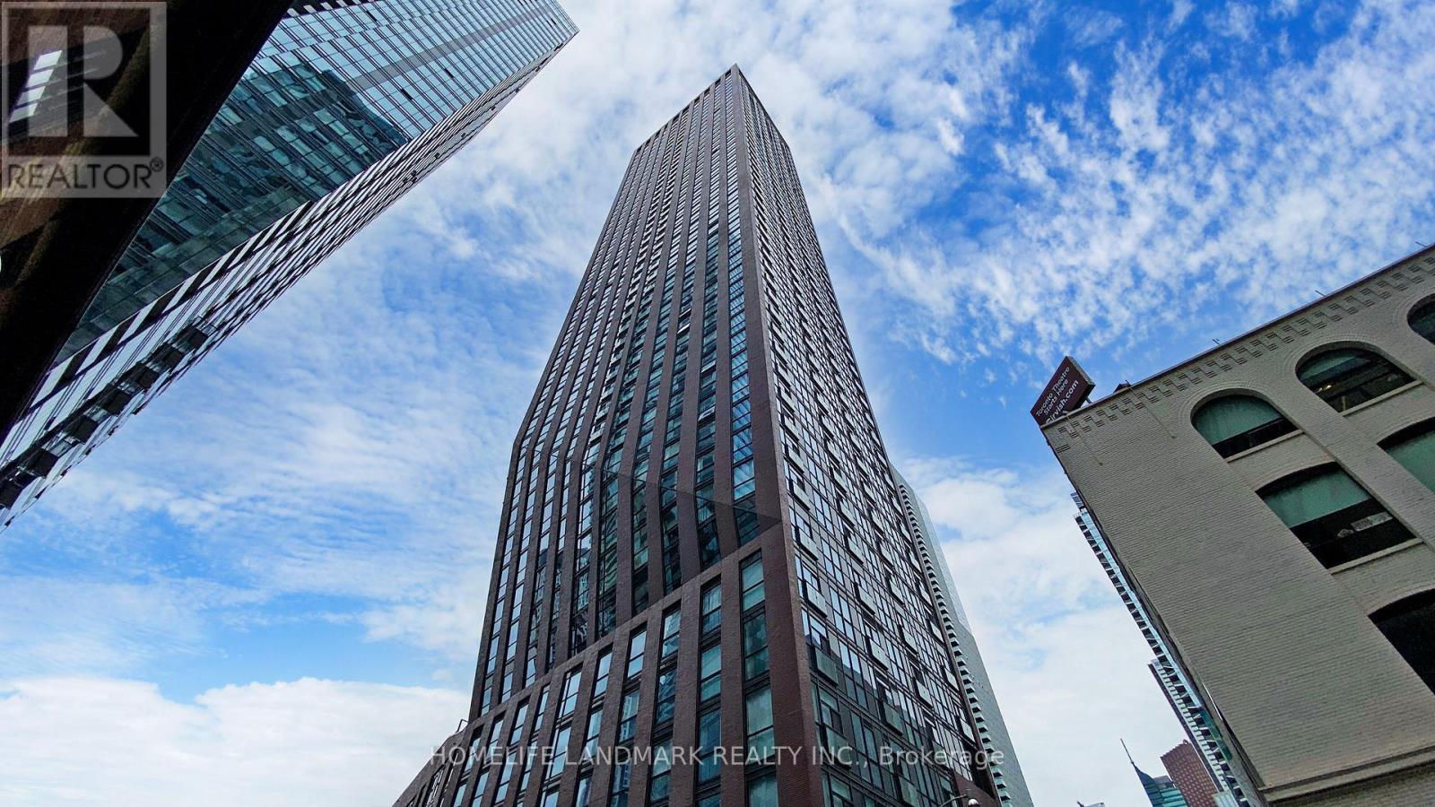 704 99 John St, Toronto, ON M5V 0S6