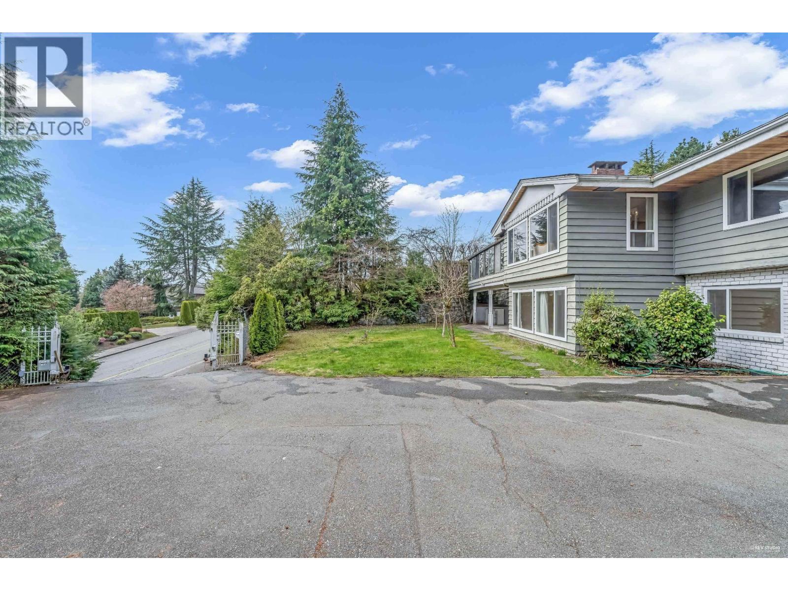 1181 Chartwell Dr, West Vancouver, BC V7S 2R1