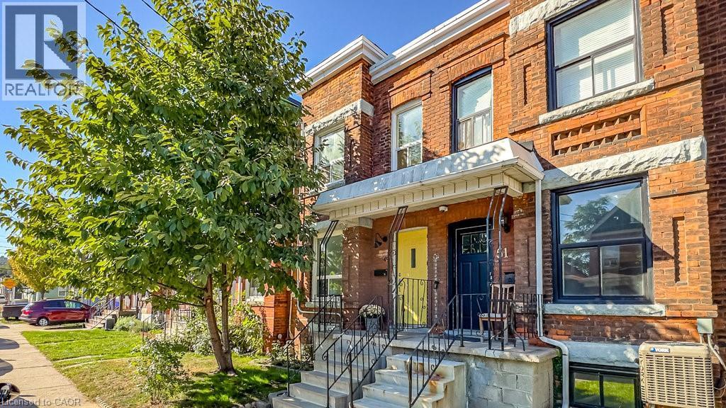 49 Madison Ave, Hamilton, ON L8L 5Y5