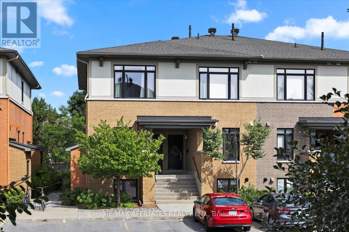3 23 Bergeron Private, Ottawa, ON K1C 0C2