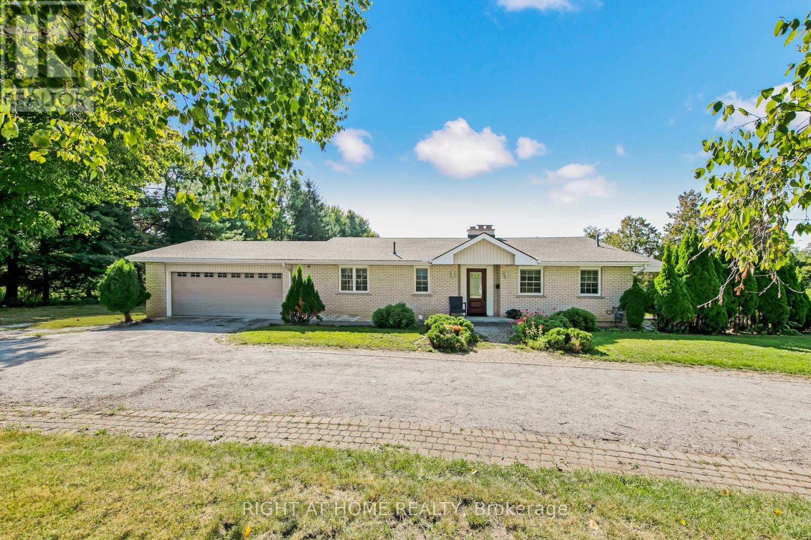 1905 Lockhart Rd, Innisfil, ON L9S 3G1