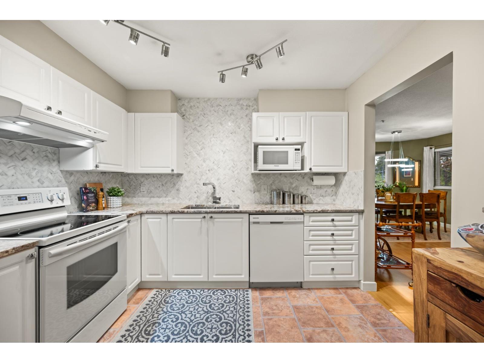 9979 140 Street Unit 219, Surrey, BC V3T 5W2