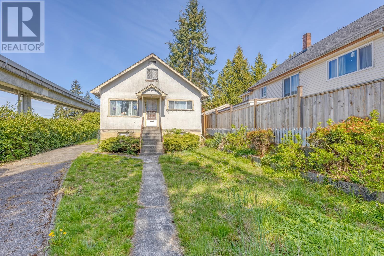 2323 Dublin St, New Westminster, BC V3M 3B3