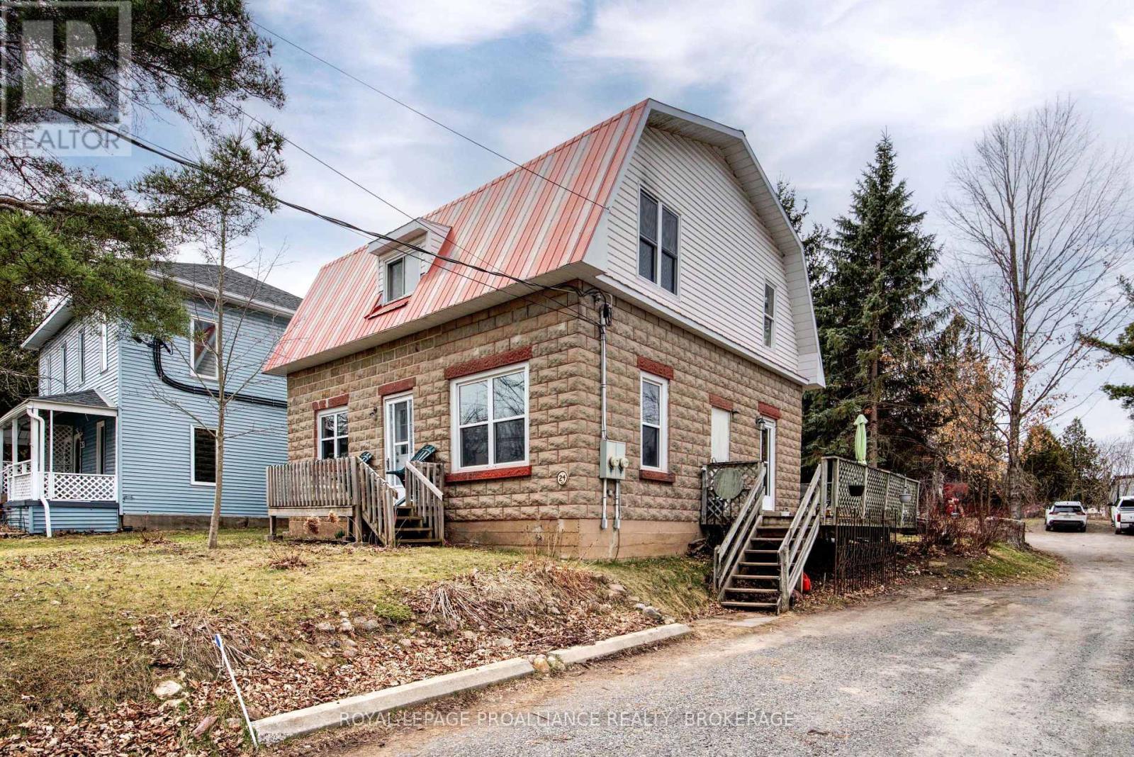 24 Rideau St, Westport, ON K0G 1X0