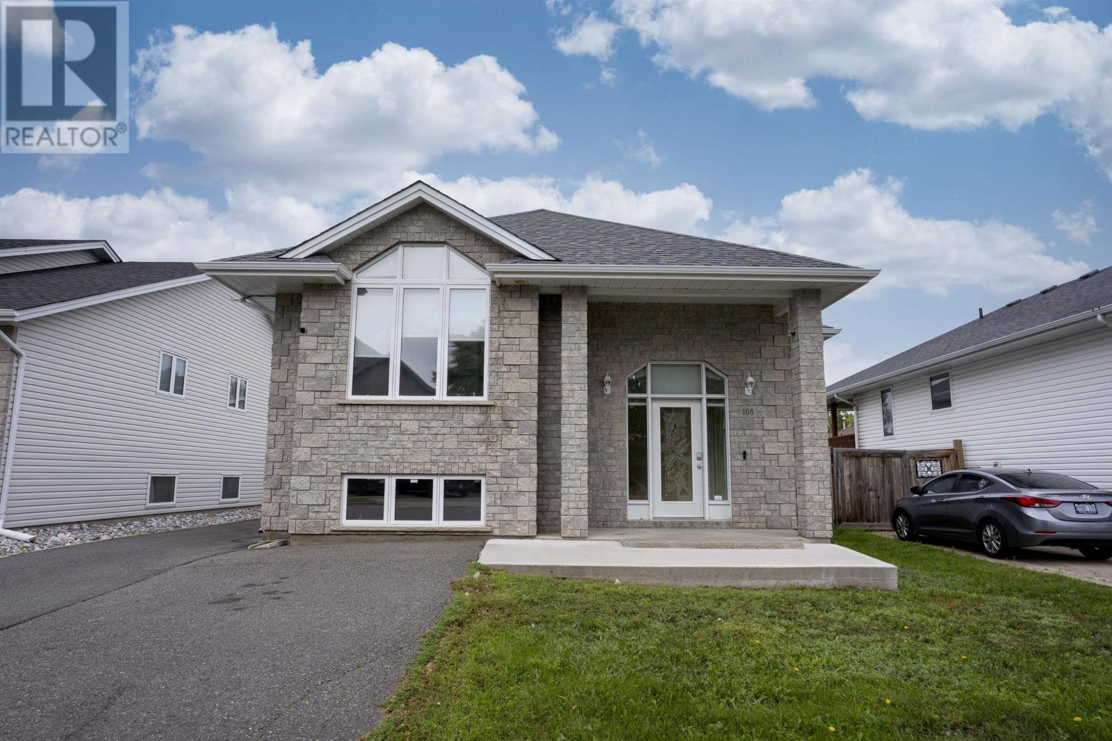 108 Greenpark Cres, Thunder Bay, ON P7B 7C5