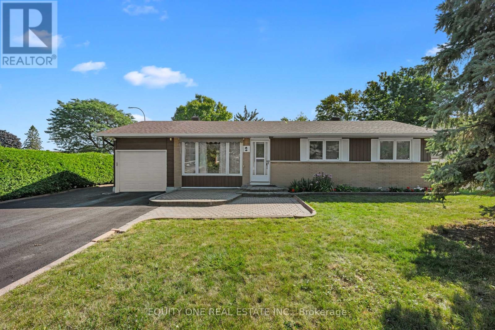 2 Parkside Cres, Ottawa, ON K2G 3B5
