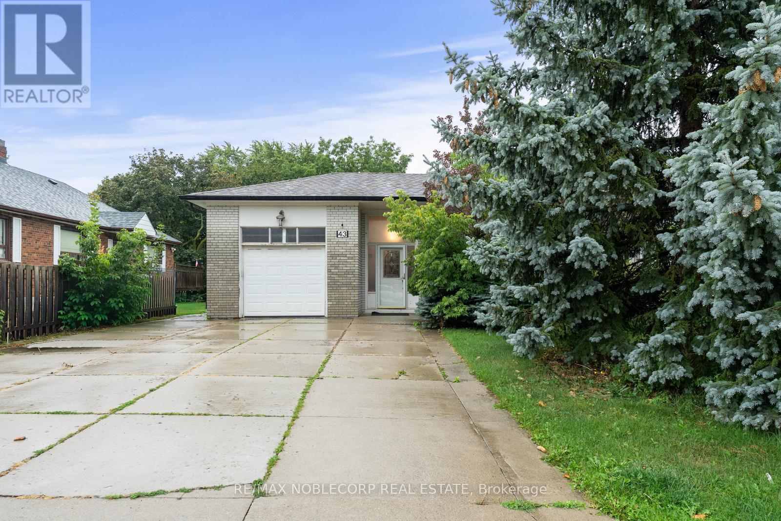 43 Railway St, Vaughan, ON L6A 1P7