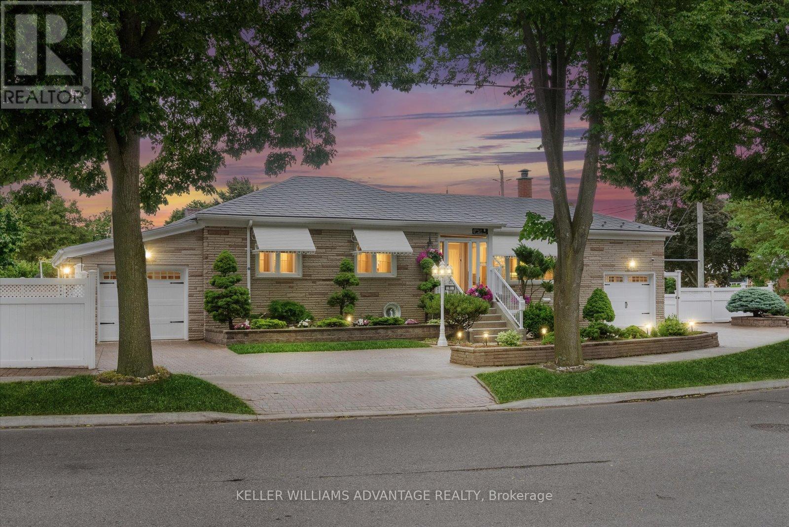1 Montvale Dr, Toronto, ON M1M 3E5