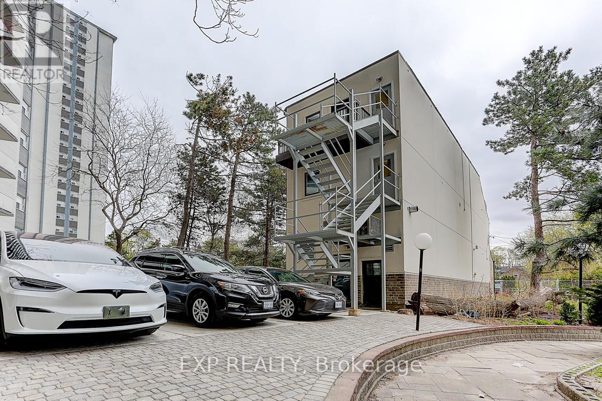 600 Parliament St, Toronto, ON M4X 1G7