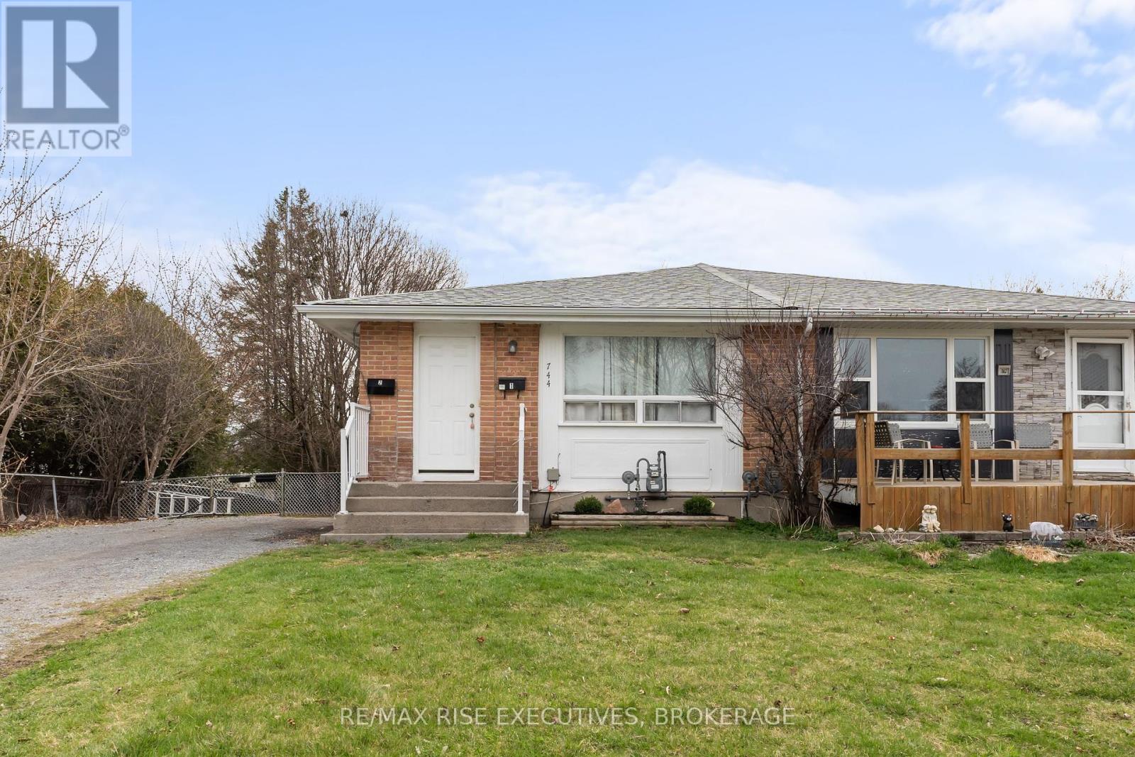 744 Selkirk Rd, Kingston, ON K7P 1A5