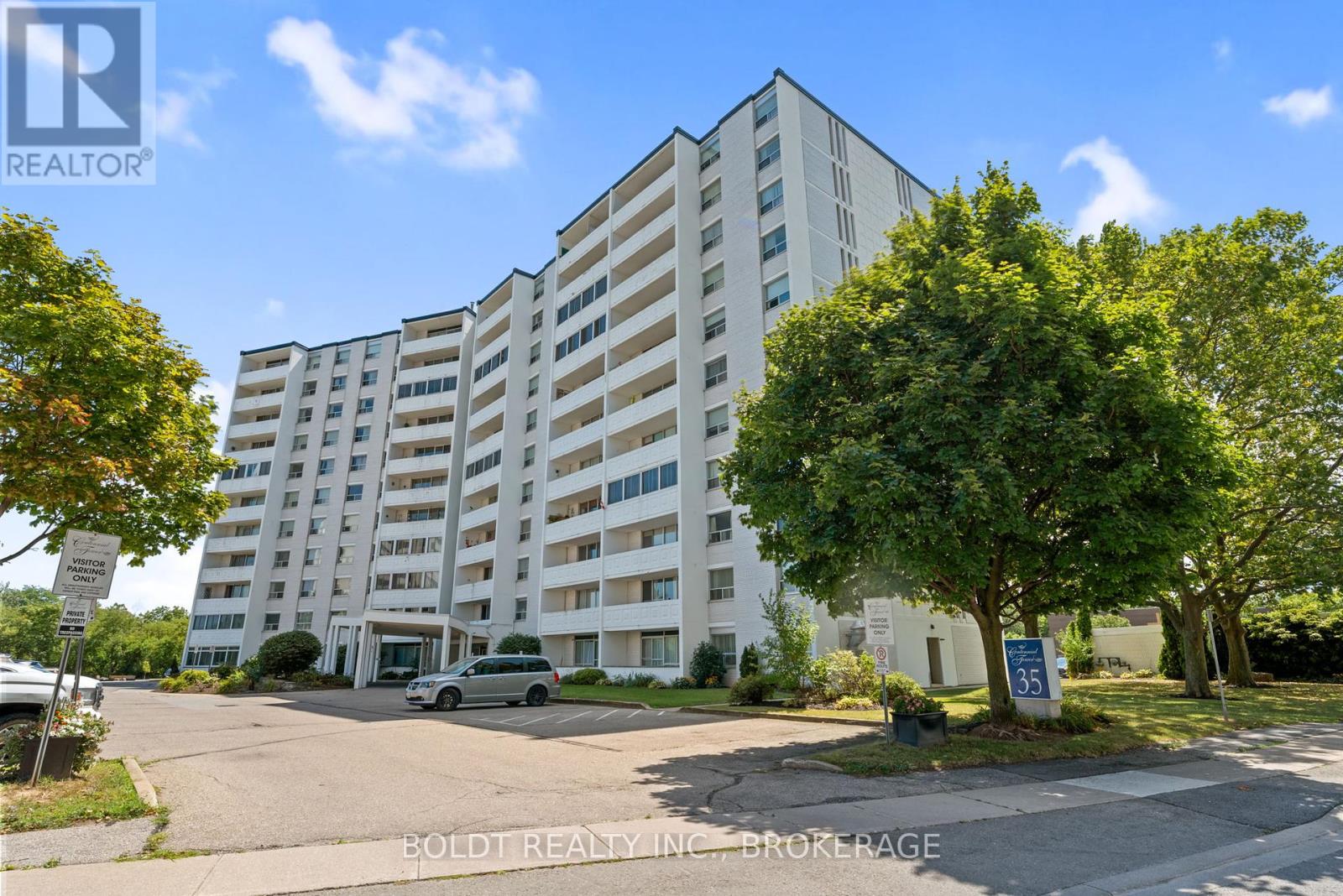 1008 35 Towering Heights Blvd, St. Catharines, ON L2T 3G9