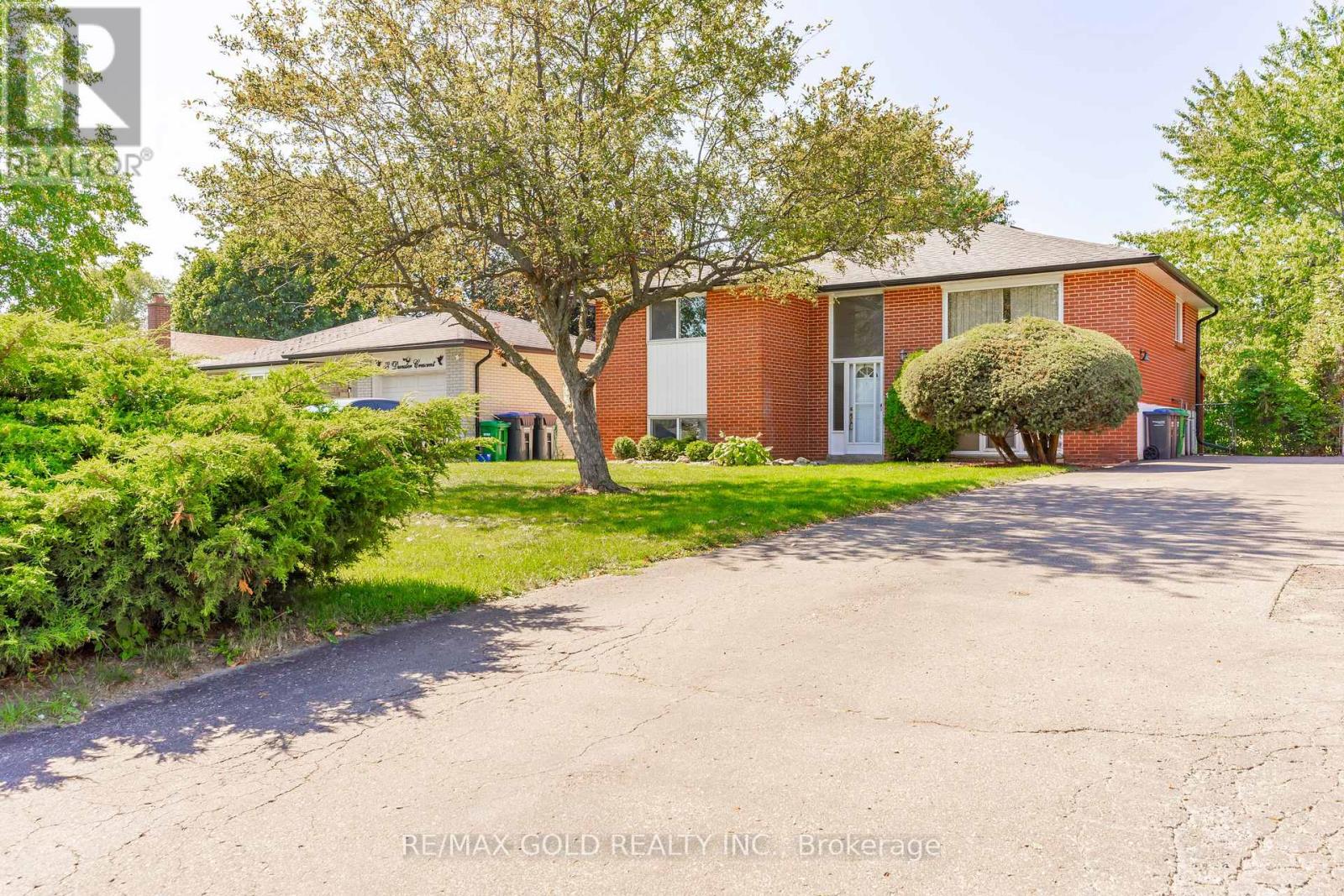 20 Dunster Cres, Brampton, ON L6T 3J7