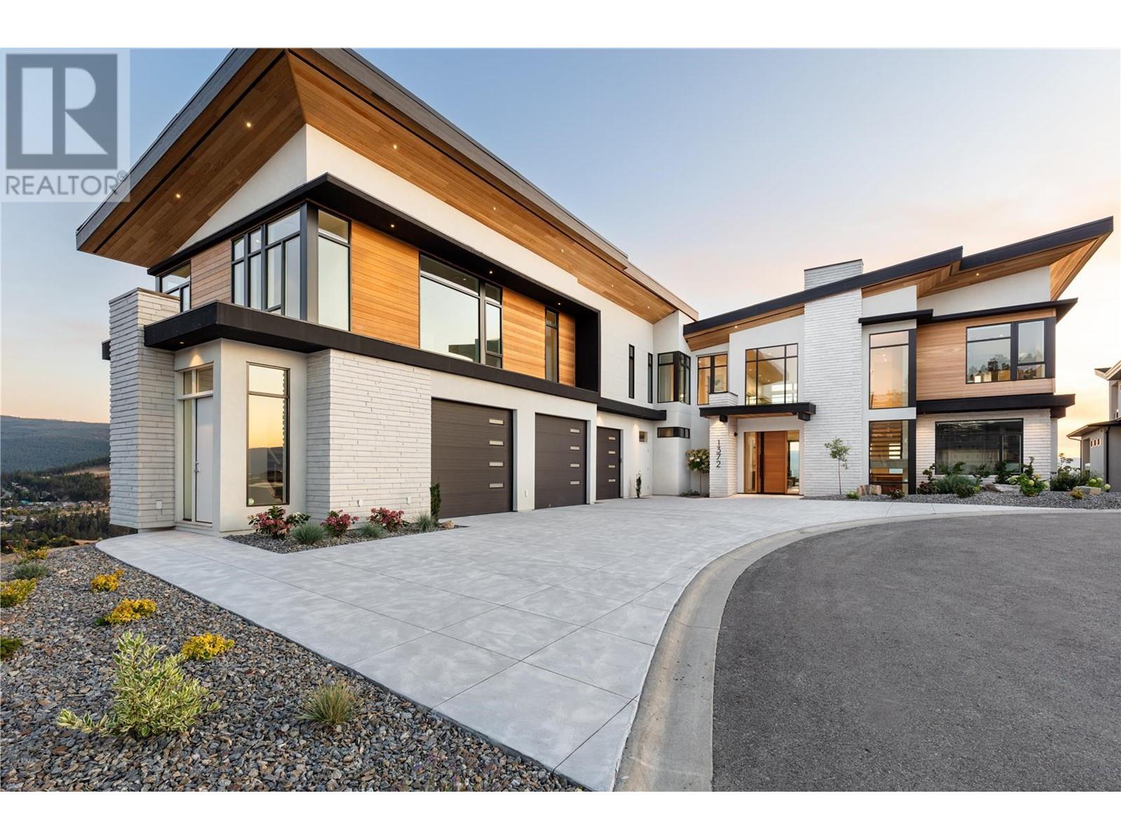 1372 Mine Hill Dr, Kelowna, BC V1P 1S5