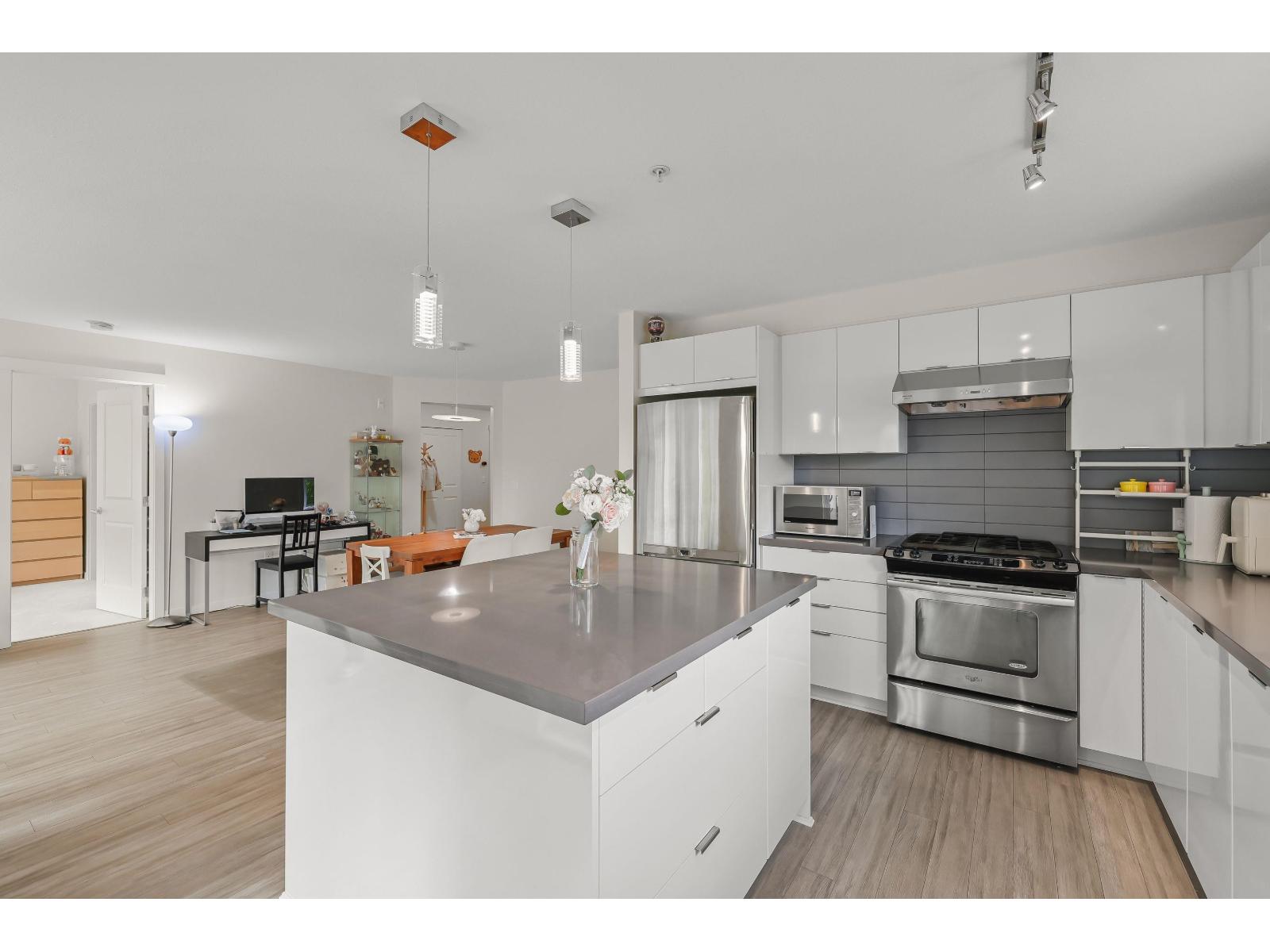 3323 151 Street Unit 202, Surrey, BC V3Z 0L3