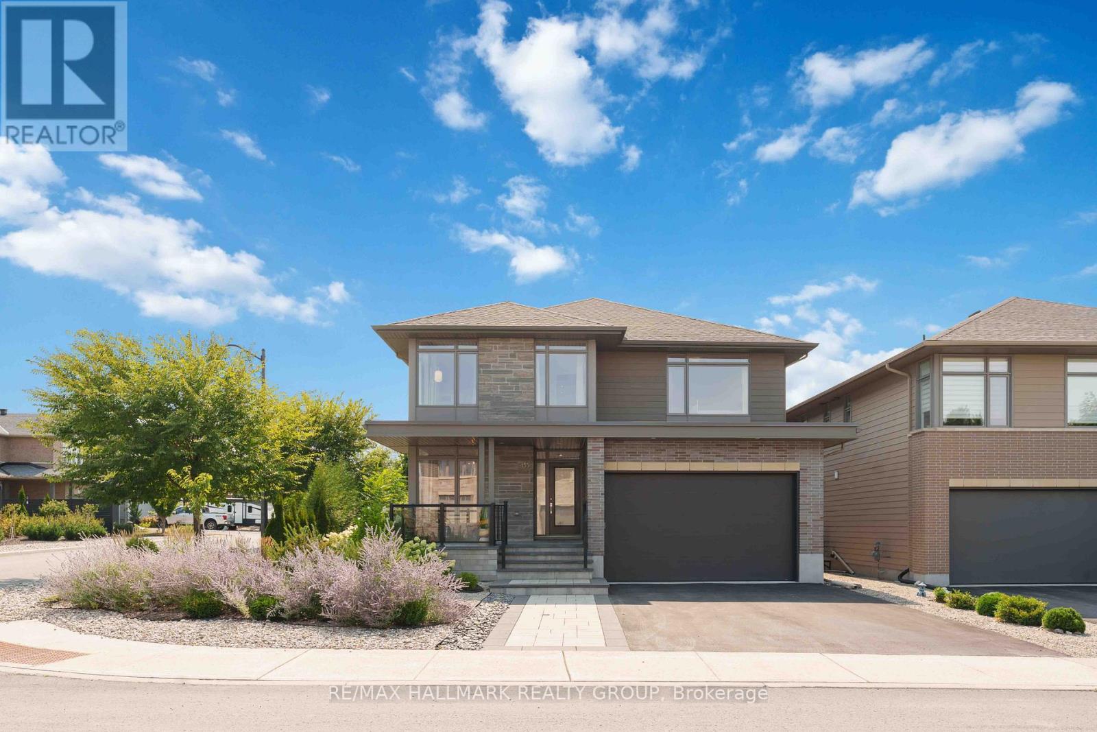 155 Escarpment Cres, Ottawa, ON K2T 0E3