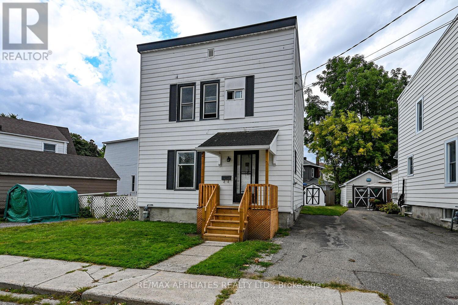 8 Winnifred St N, Smiths Falls, ON K7A 2N1