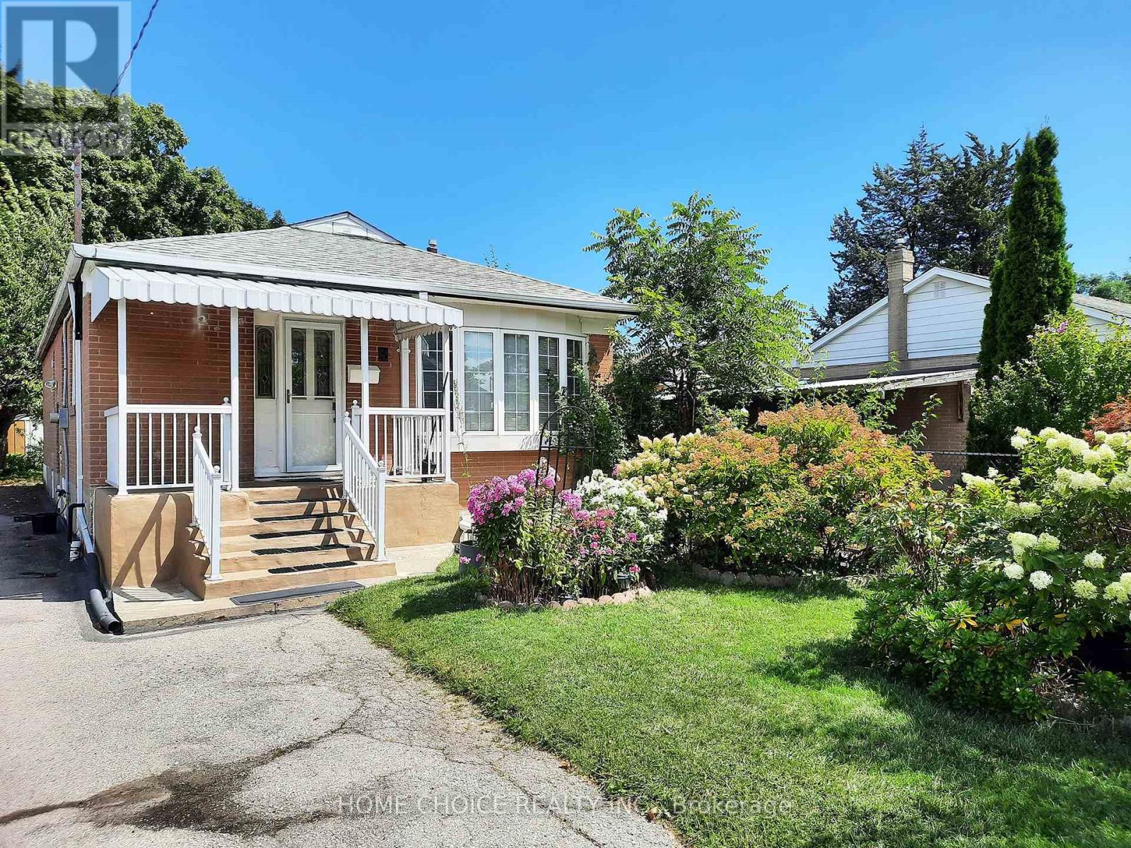 3 Saugeen Cres, Toronto, ON M1K 3M9