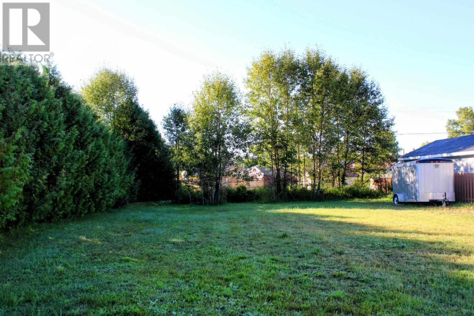 4 Sandpiper Ave, Manitouwadge, ON P0T 2C0