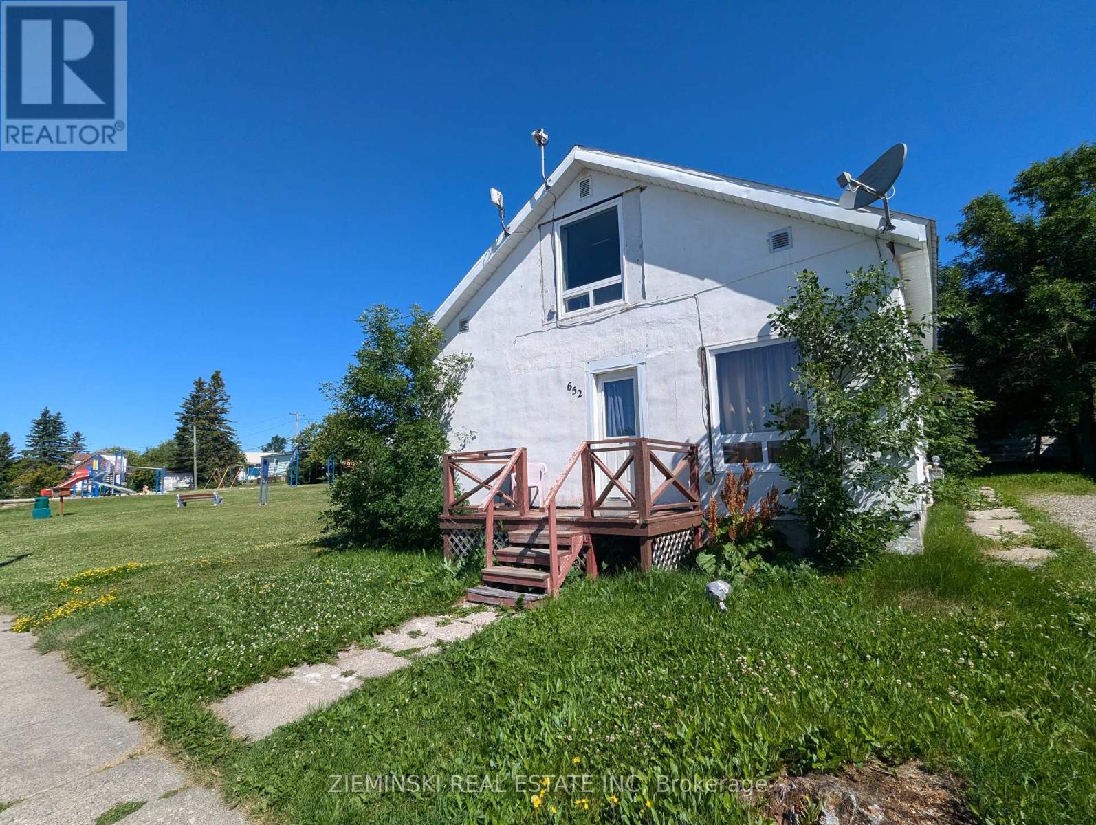 652 Montrock St, Iroquois Falls, ON P0K 1E0