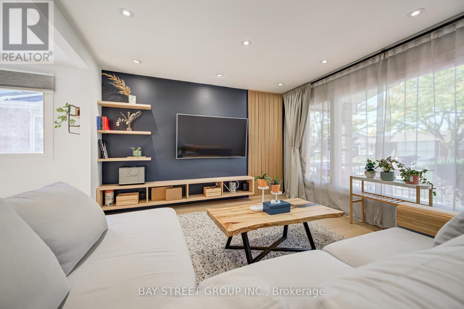 3420 Charmaine Hts, Mississauga, ON L5A 3C1