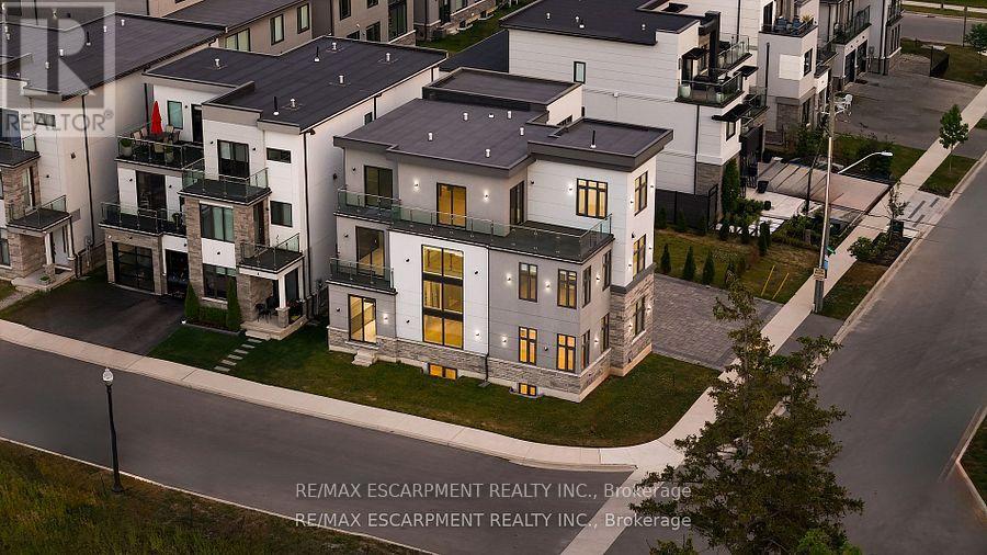 4 Sunrow Gate, Hamilton, ON L8E 5C1