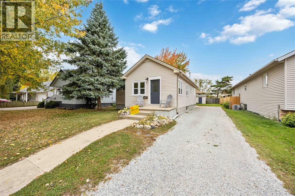 4482 Petrolia Line, Petrolia, ON N0N 1R0