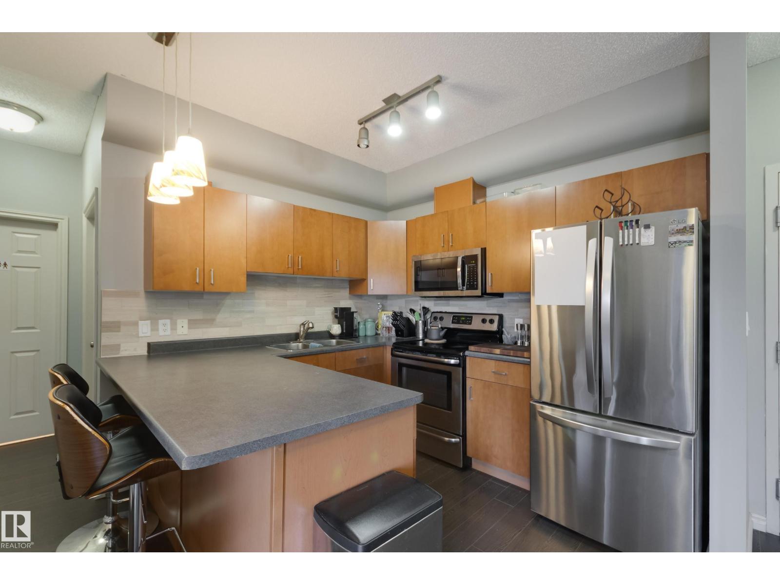 10235 112 Street Northwest #301, Edmonton, AB T5K 1M7