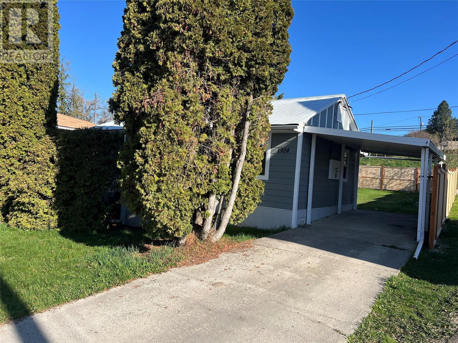 1924 Cook St, Creston, BC V0B 1G5