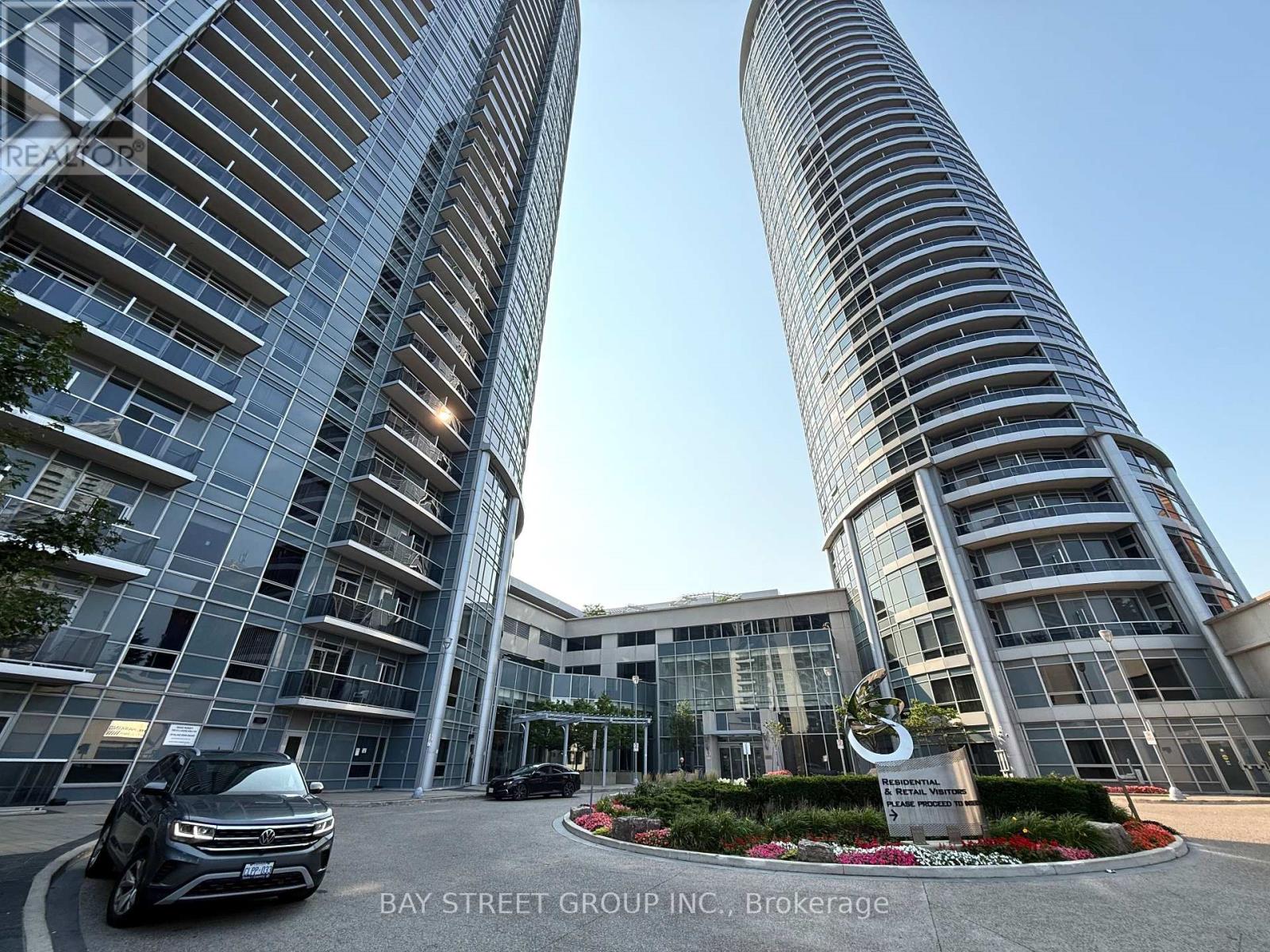 2325 135 Village Green Sq, Toronto, ON M1S 0L1