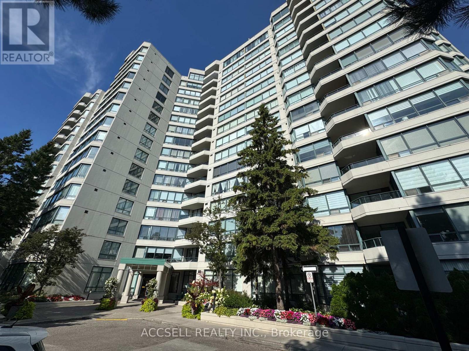 1206 120 Promenade Cir, Vaughan, ON L4J 7W9