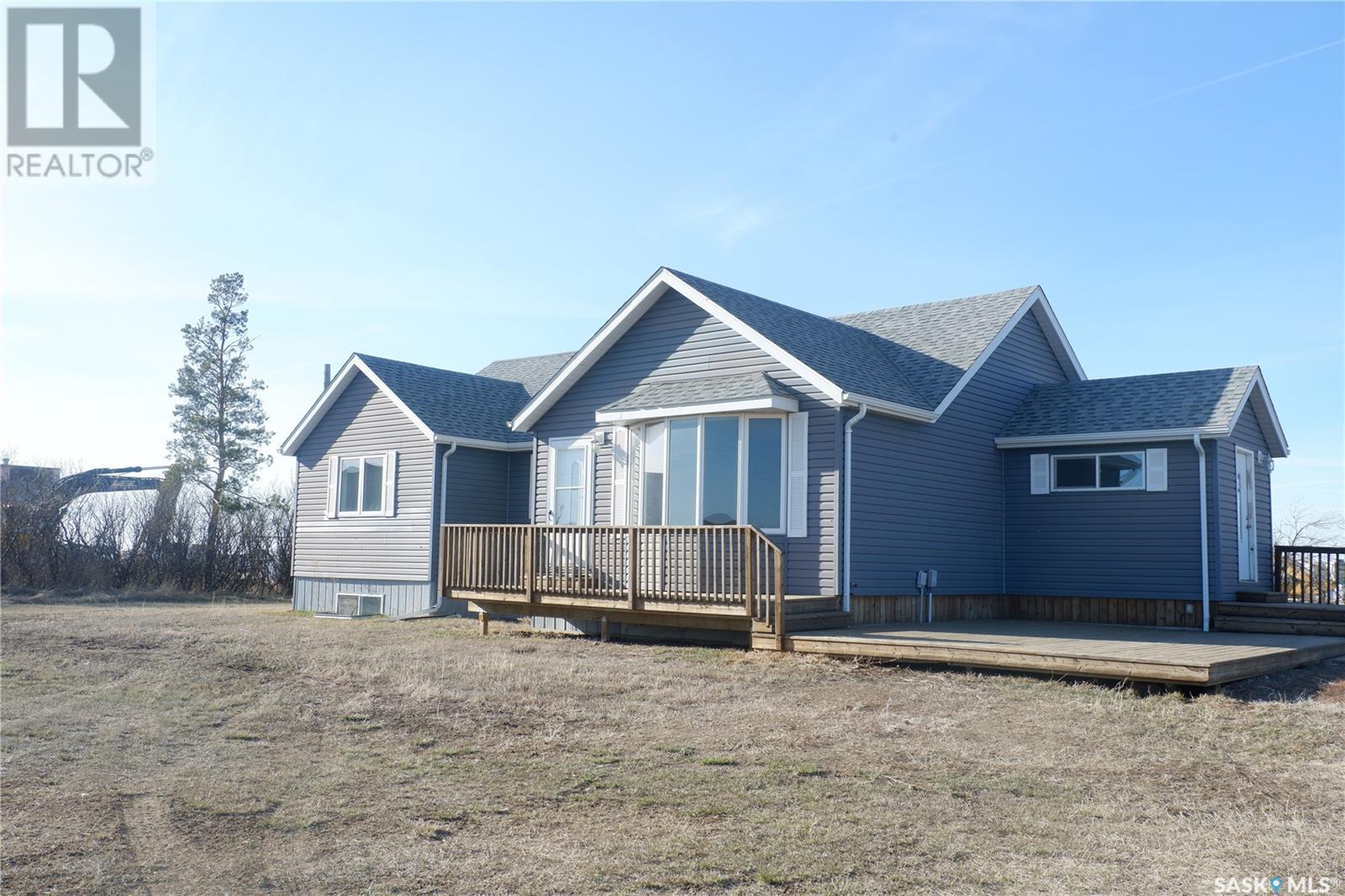 600 Railway Ave W, Assiniboia, SK S0H 0B0