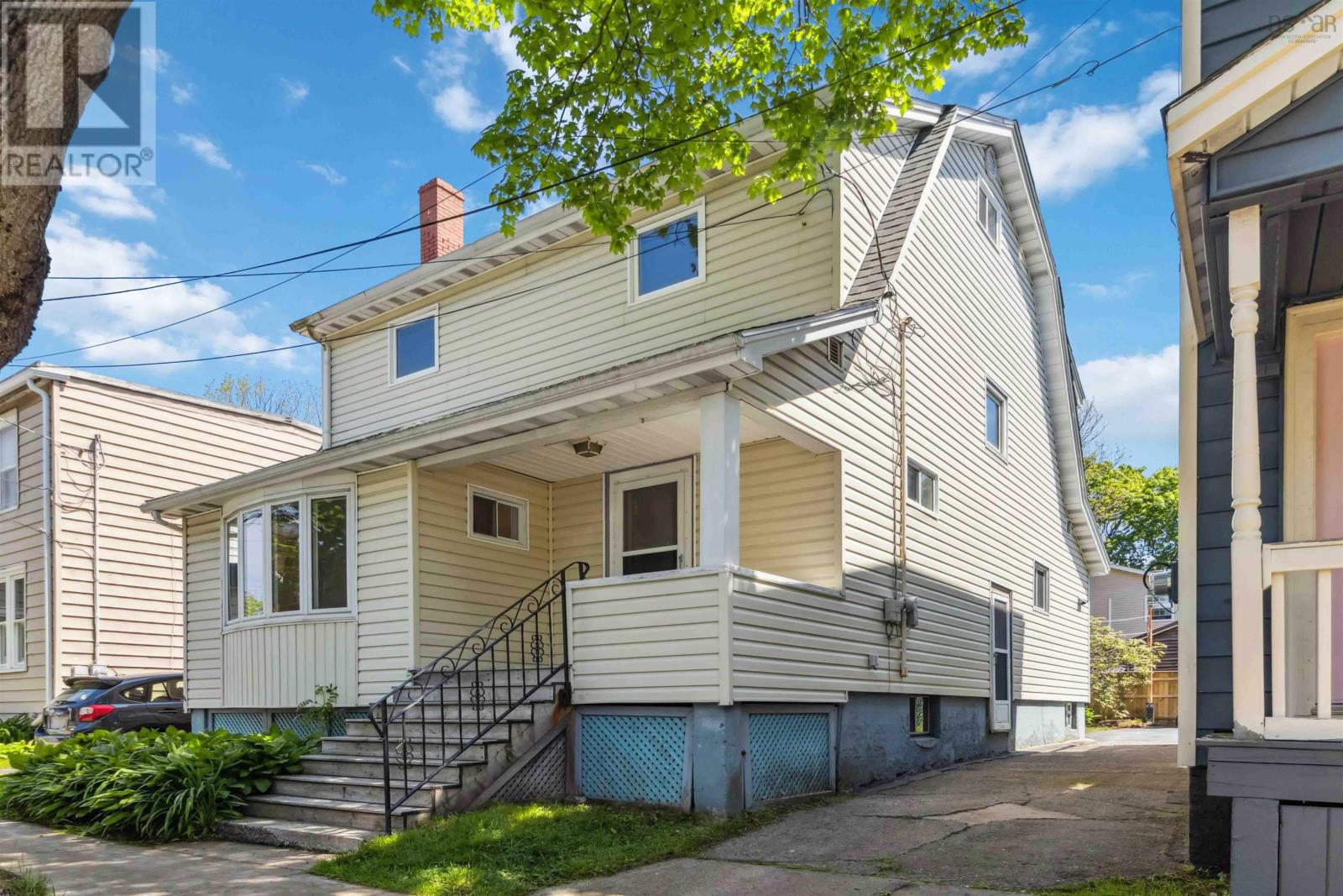 2577 Oxford St, Halifax, NS B3L 2T5