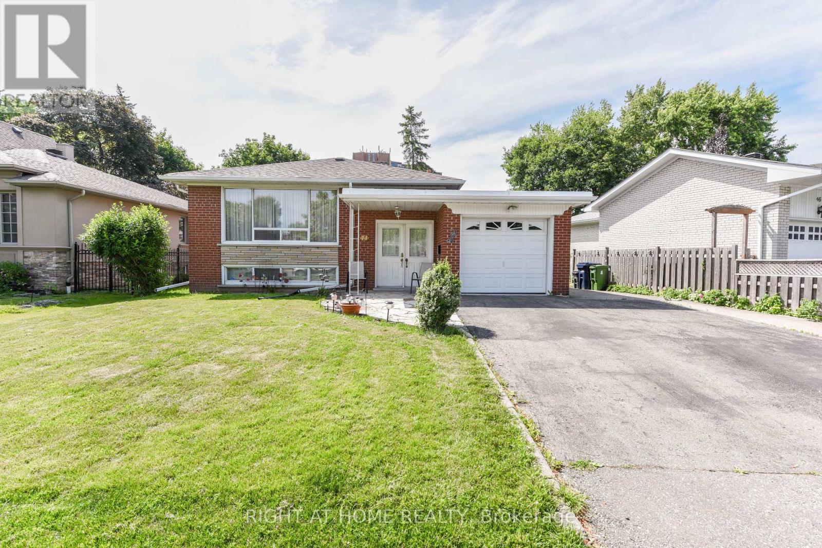 44 Birgitta Cres, Toronto, ON M9C 3W4