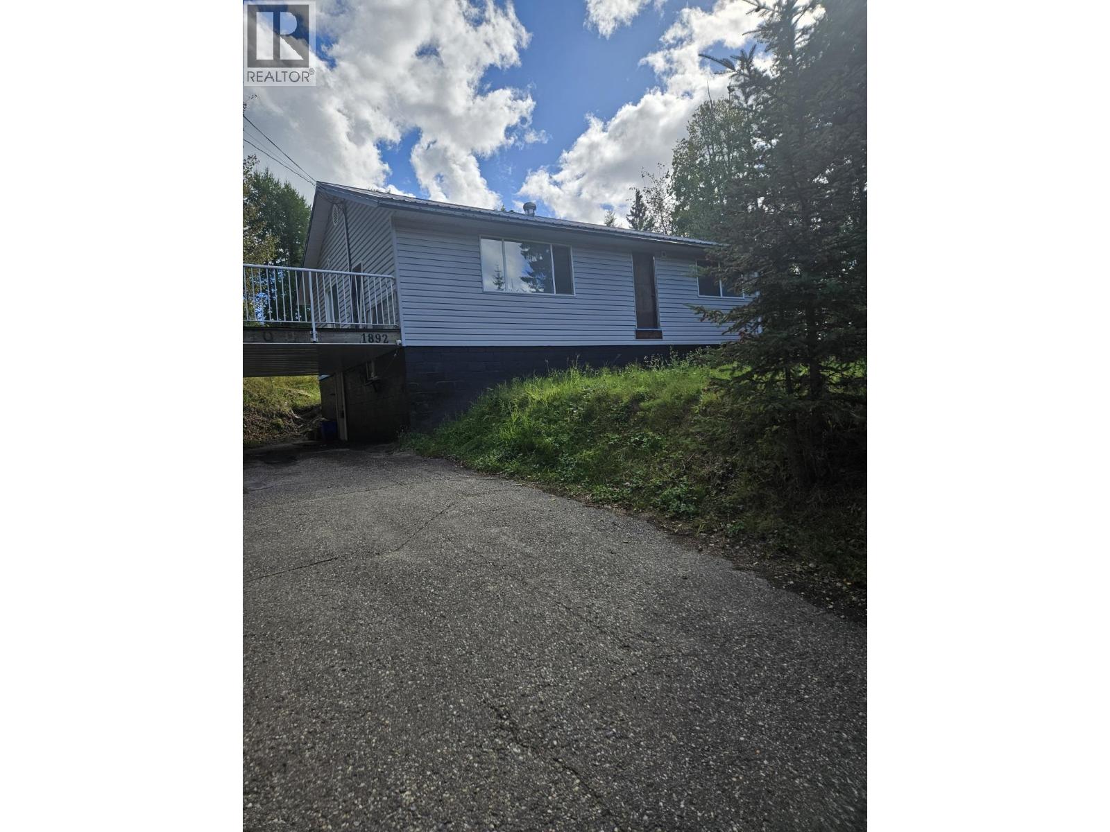 1892 Dubois Dr, Prince George, BC V2K 1M1