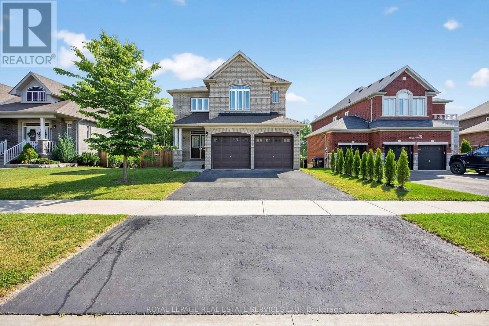 33 Pearl St, Wasaga Beach, ON L9Z 1J6
