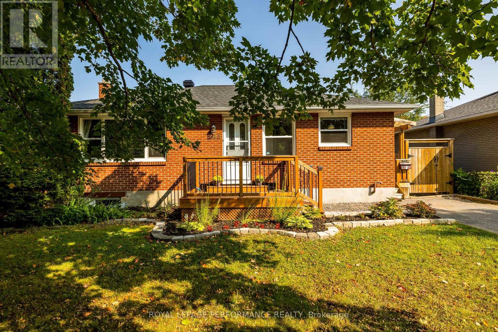 343 Fullerton Ave, Ottawa, ON K1K 1K2