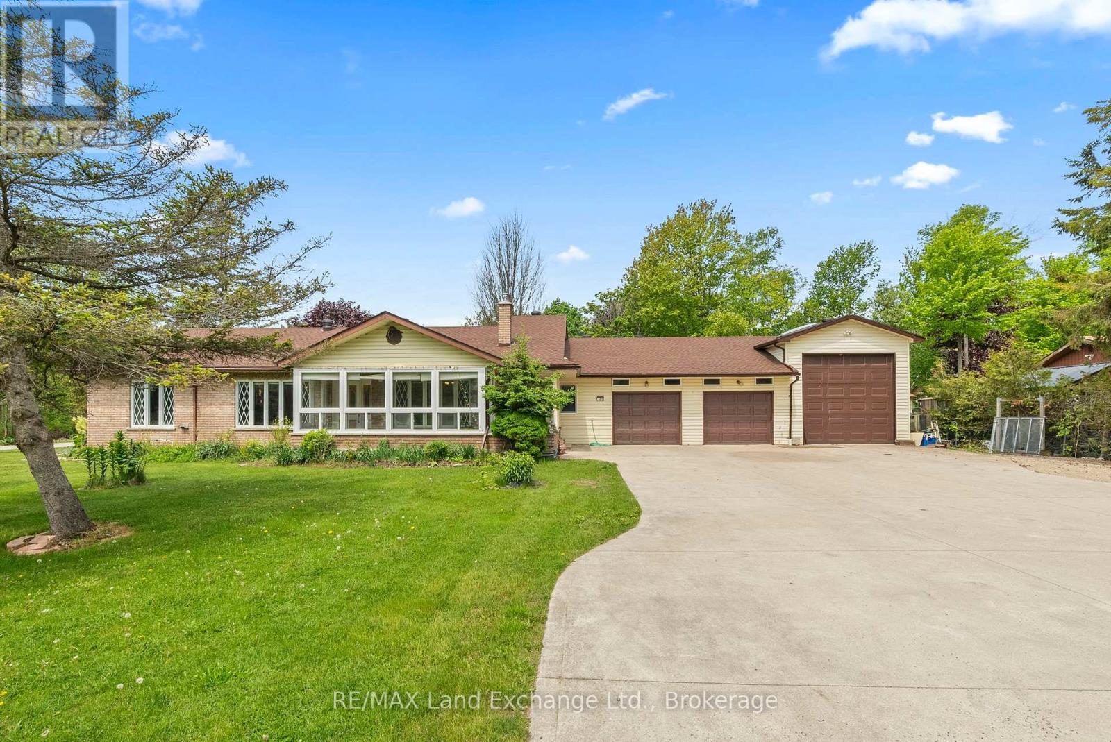 401 Winnebago Rd, Huron-Kinloss, ON N0G 2R0