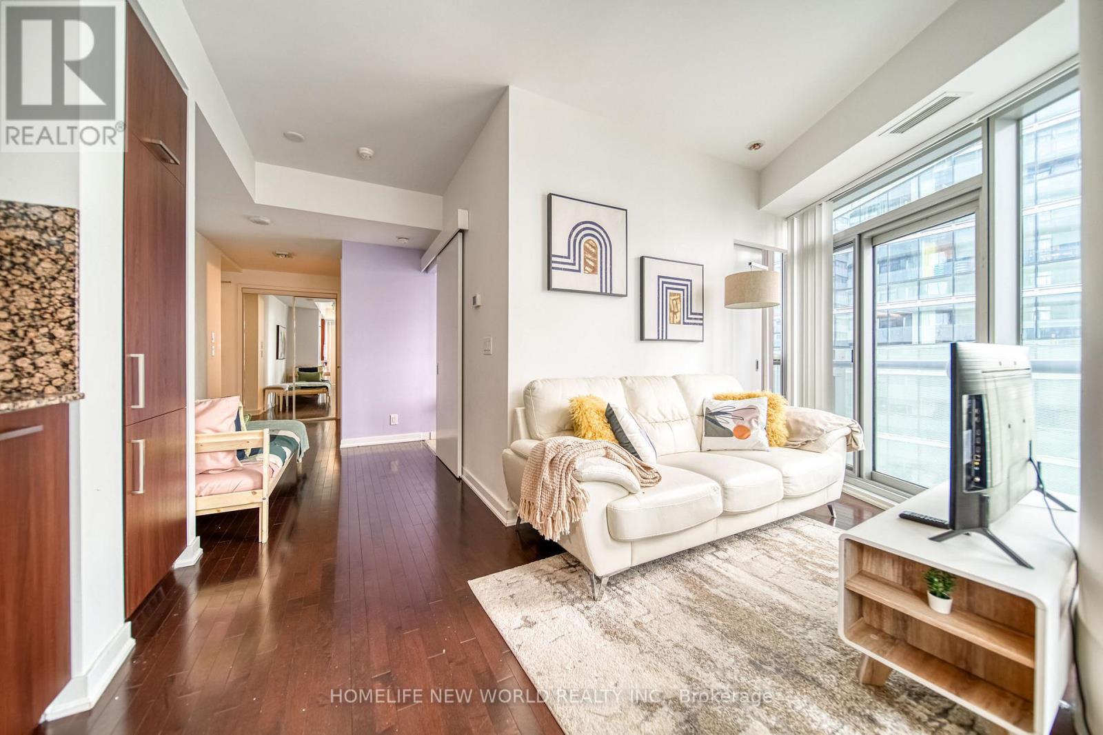 3411 14 York St, Toronto, ON M5J 0B1