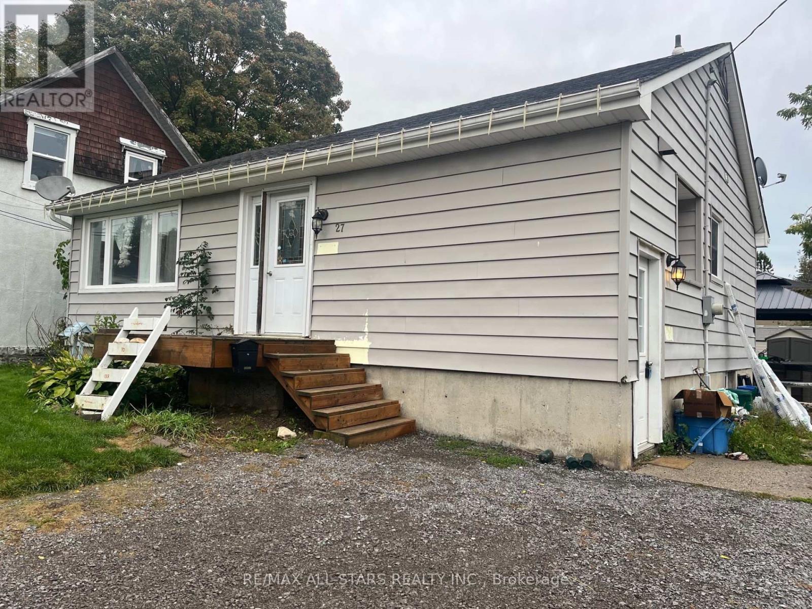 27 Margaret St, Port Hope, ON L1A 1Y4