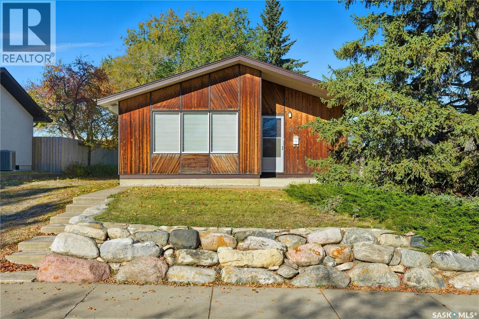 91 Howell Ave, Saskatoon, SK S7L 3S9