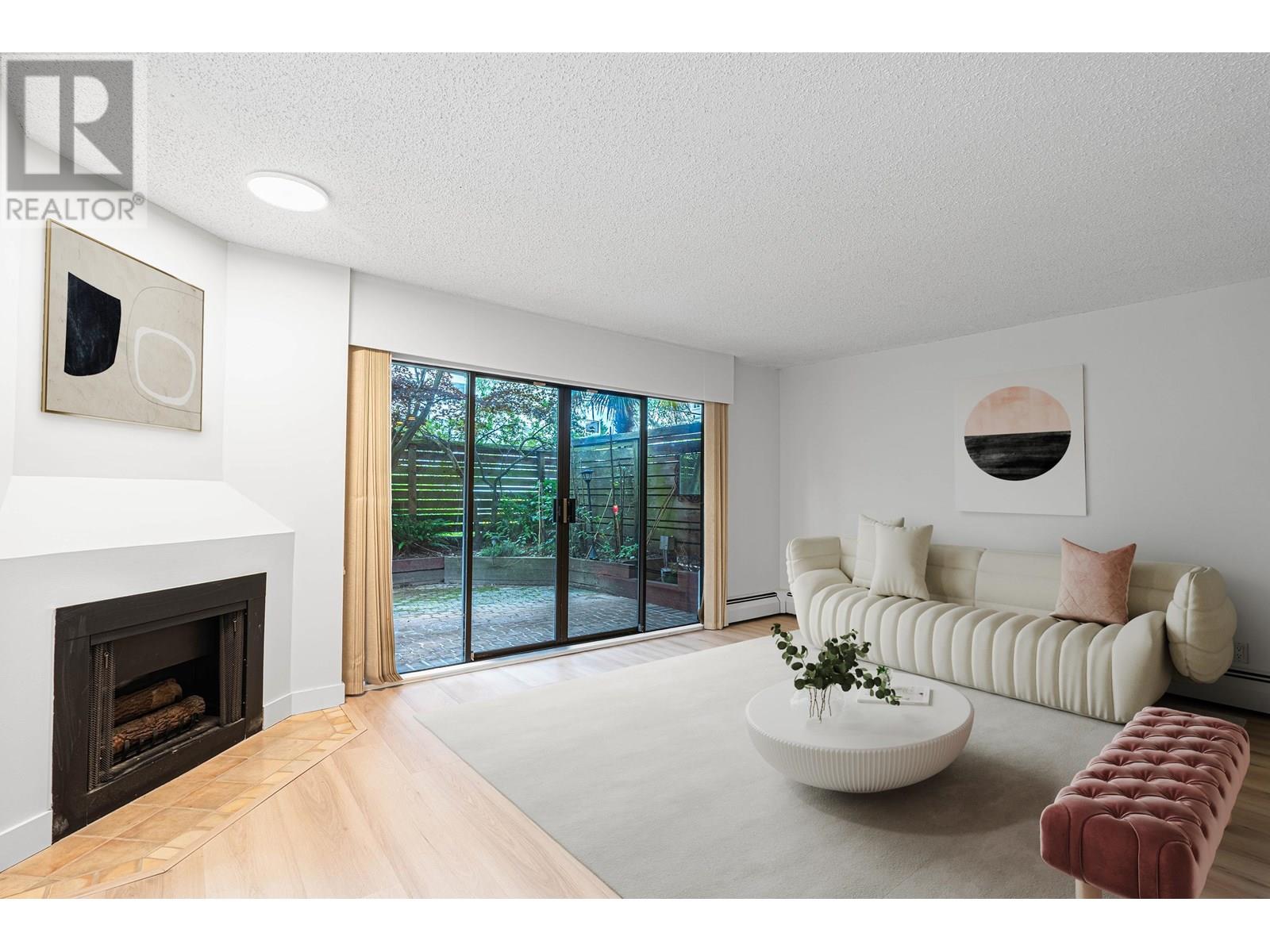 747 17th Street Unit 102, West Vancouver, BC V7V 3T4
