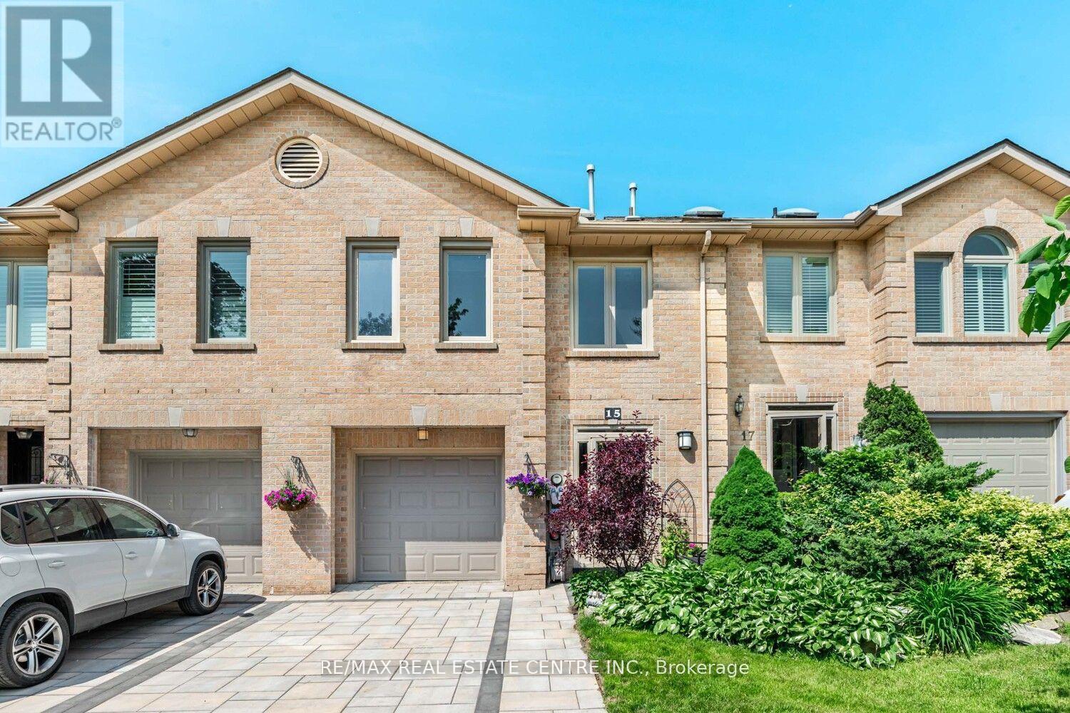 15 Rockingham Ct, Markham German Mills, ON L3T 7R8