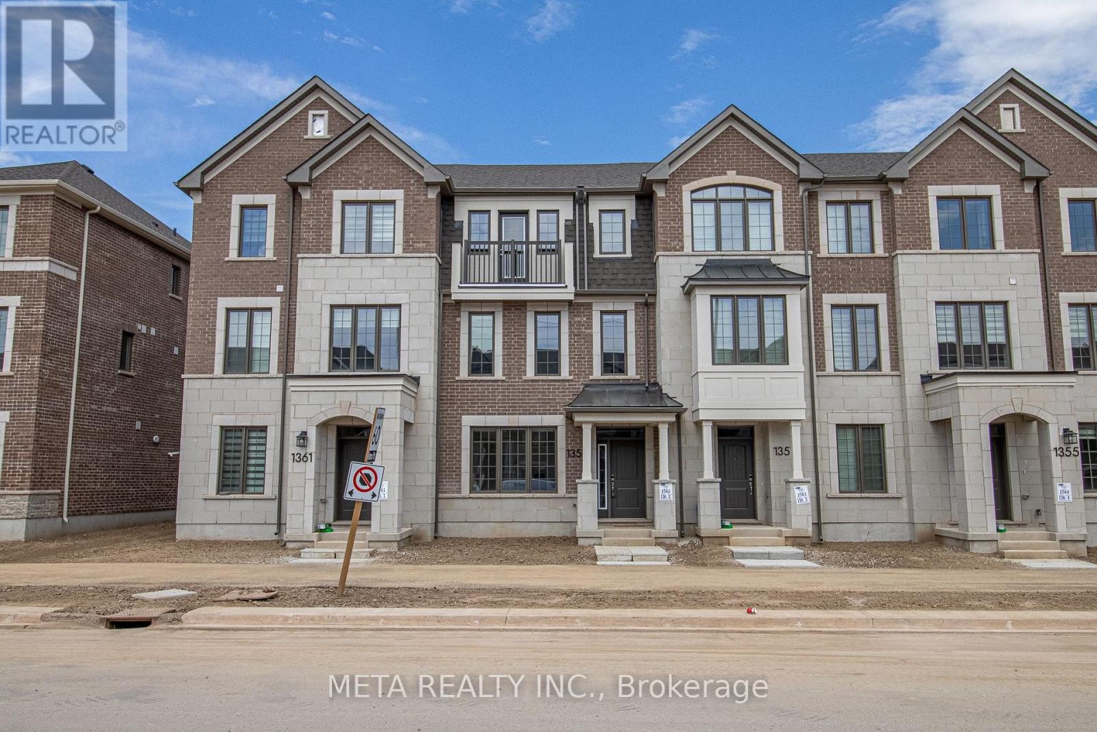 1359 William Halton Pkwy, Oakville, ON L6H 7B3