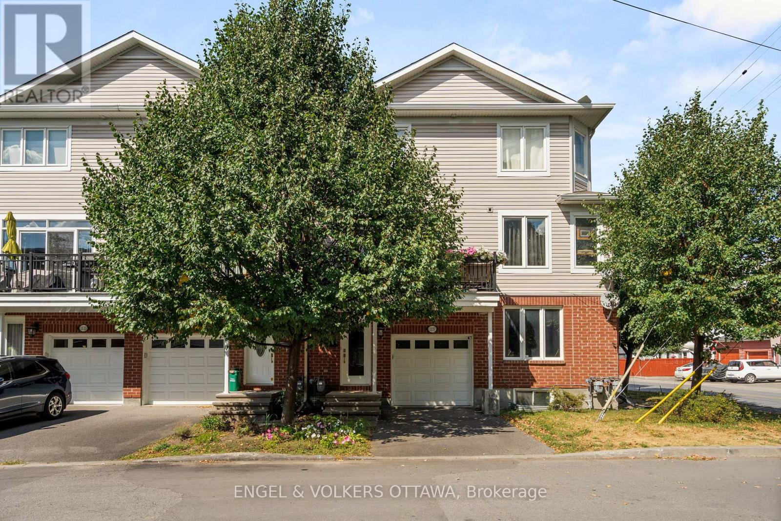 1137 Rockingham Ave, Ottawa, ON K1H 8A4