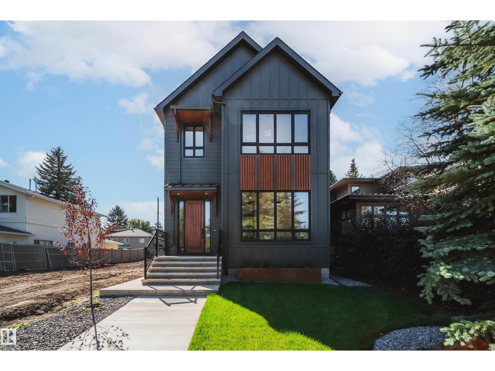 40 Valleyview Cr NW #a, Edmonton, AB T5R 5S6