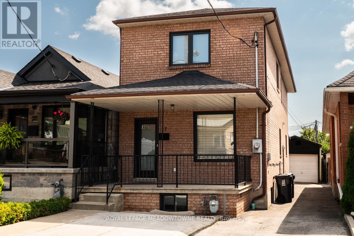 17 Kersdale Ave, Toronto Keelesdale-eglinton West, ON M6M 1C9