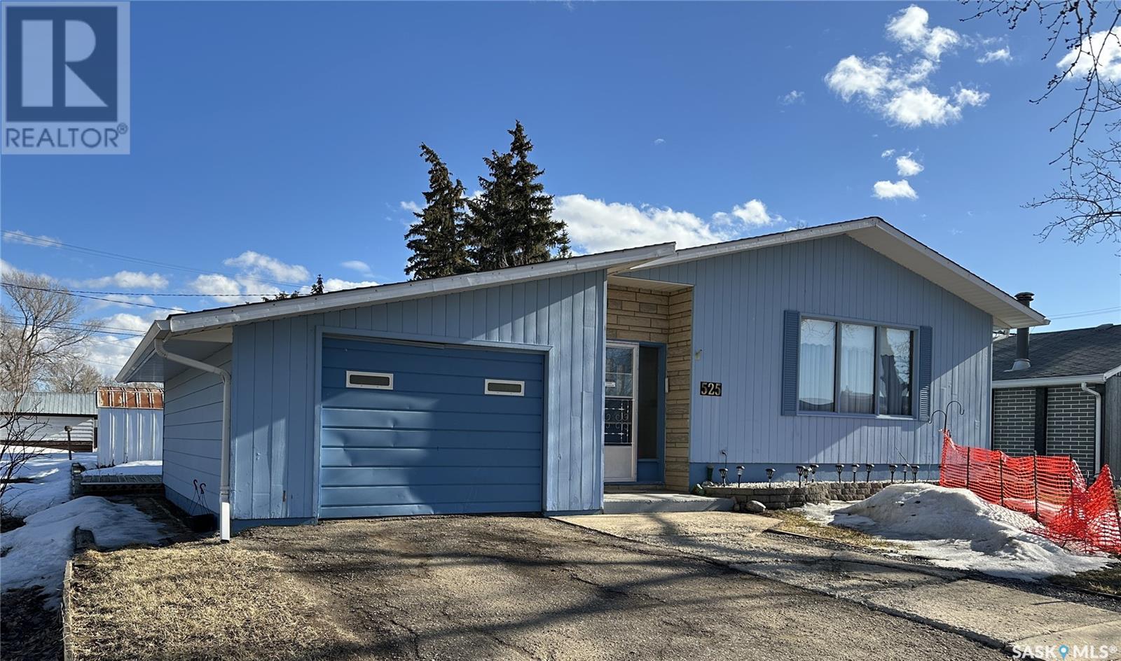 525 Main St, Radville, SK S0C 2G0